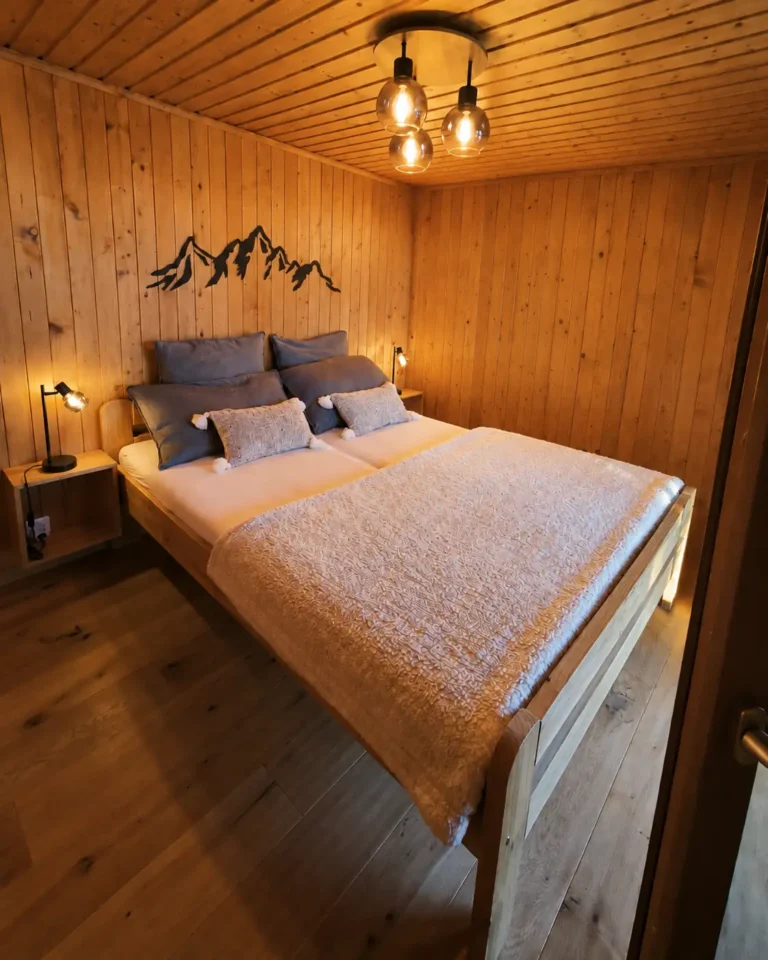 Bedroom with double bed