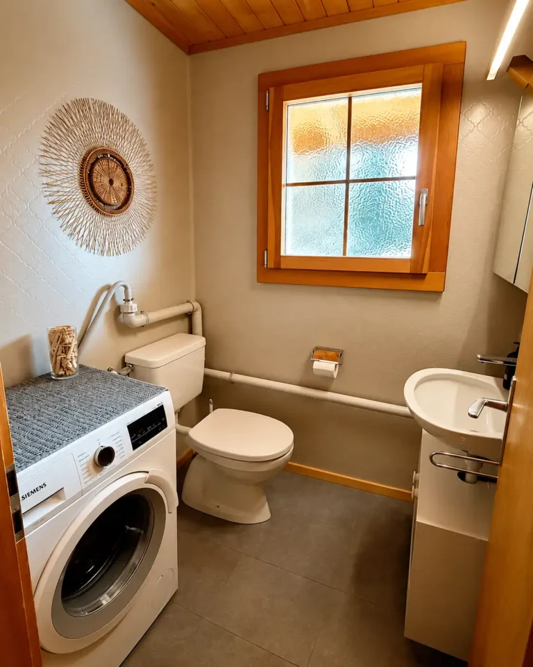 Toilet room with washing machine